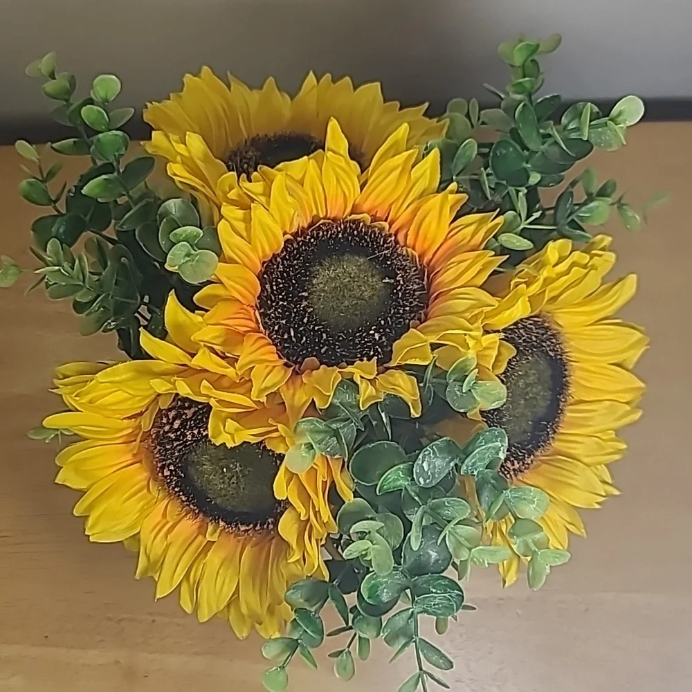 BEAUTIFUL sunflowers 🌻 in ceramic picture - Picture 6 of 6